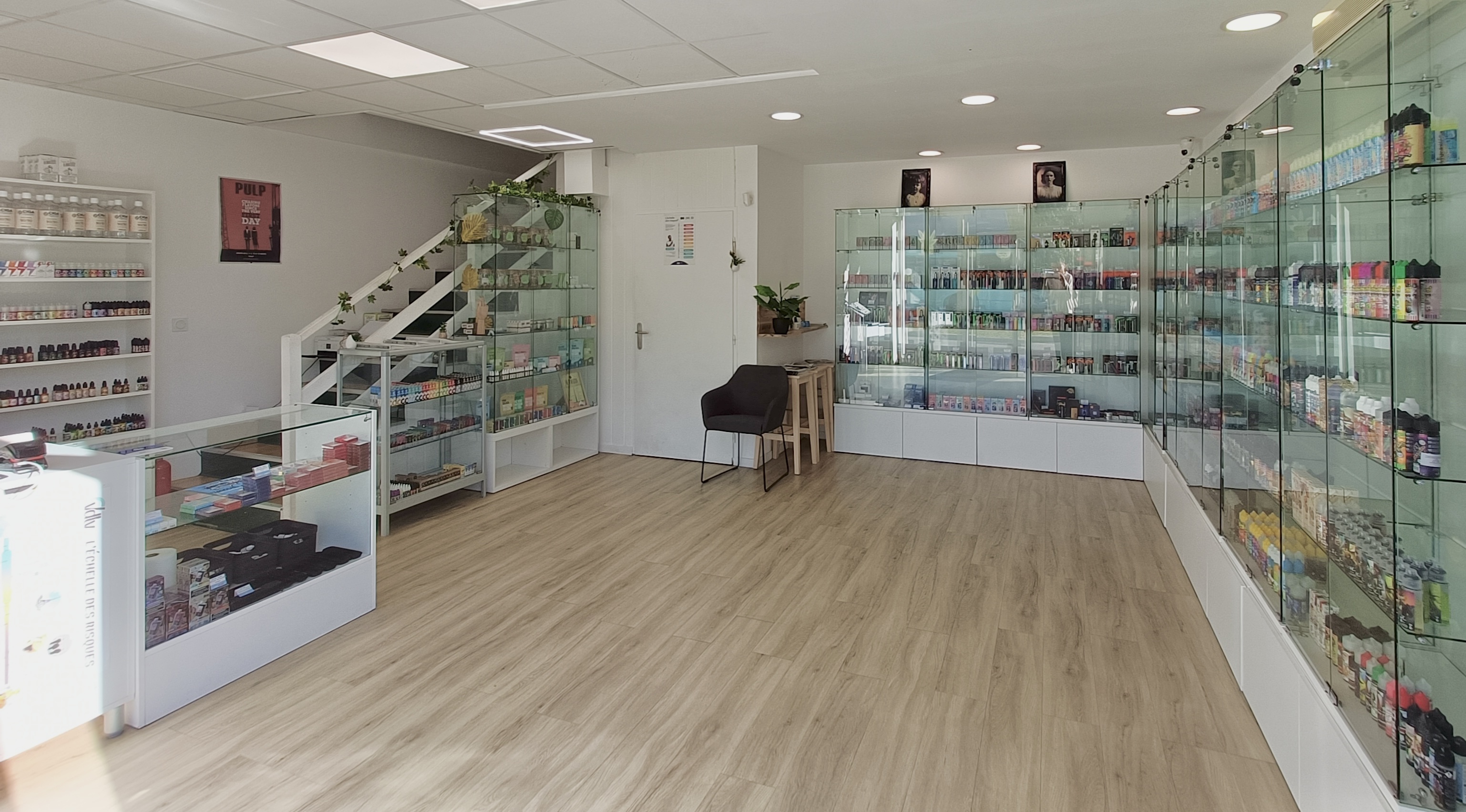 Intérieur et aménagement de la boutique de vape CIGA.FR de Saint Martin d'Hères.